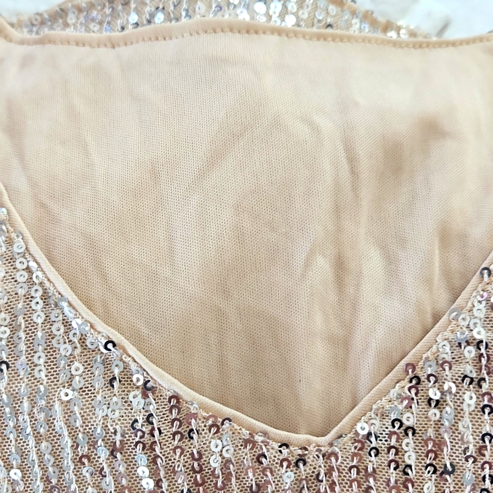 NWOT..Sequined top - Picture 7 of 7